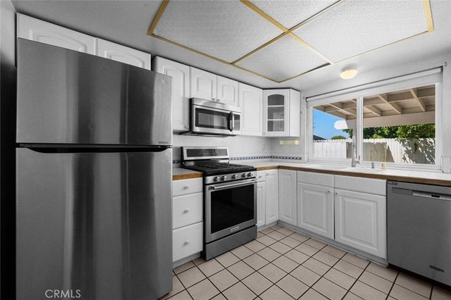 2994 La Verne, Highland, CA 92346