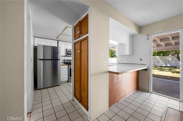 2994 La Verne, Highland, CA 92346