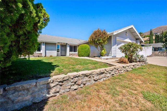 2994 La Verne, Highland, CA 92346