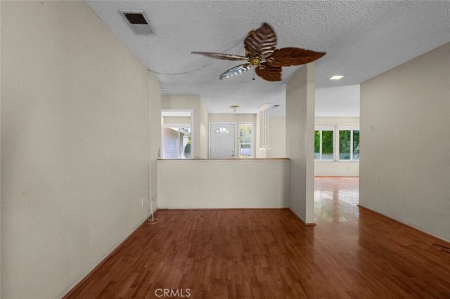 2994 La Verne, Highland, CA 92346