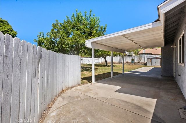 2994 La Verne, Highland, CA 92346