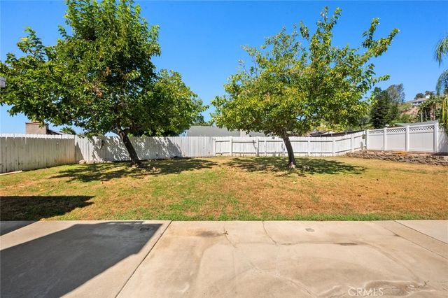 2994 La Verne, Highland, CA 92346