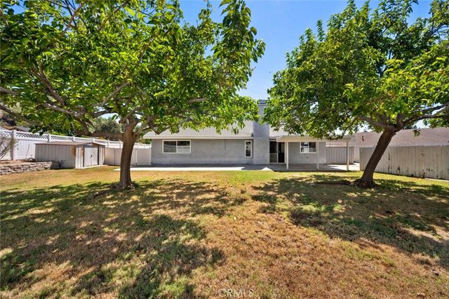 2994 La Verne, Highland, CA 92346