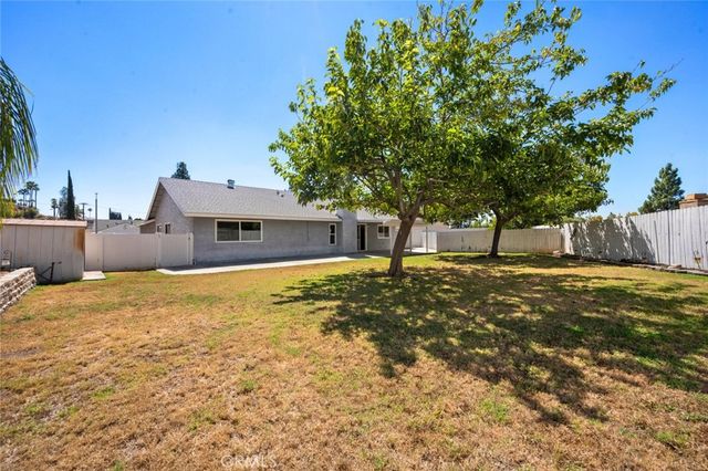 2994 La Verne, Highland, CA 92346