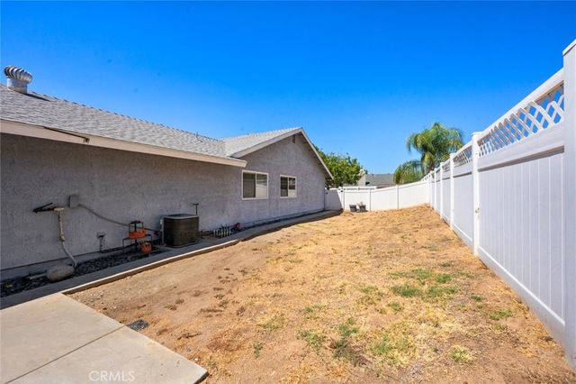 2994 La Verne, Highland, CA 92346