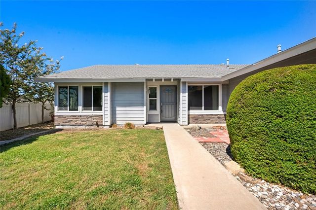 2994 La Verne, Highland, CA 92346