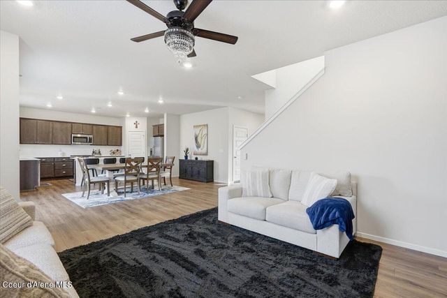 457 E Burdock LOOP, Hayden, ID 83835