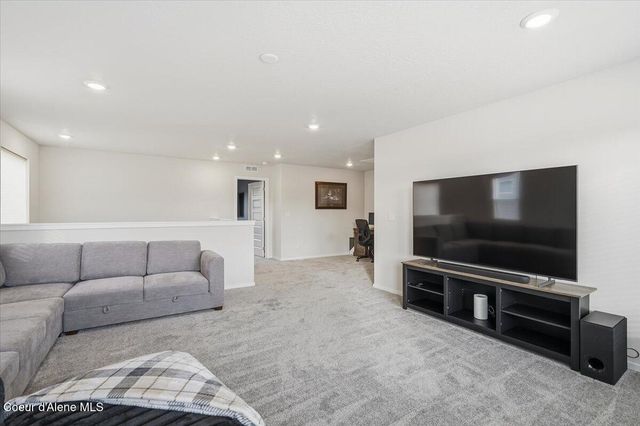 457 E Burdock LOOP, Hayden, ID 83835