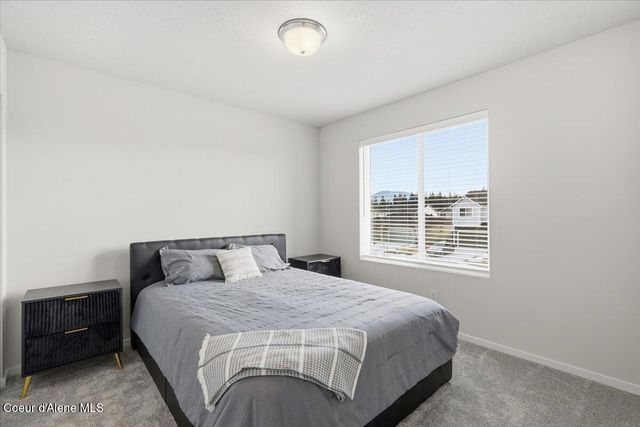 457 E Burdock LOOP, Hayden, ID 83835