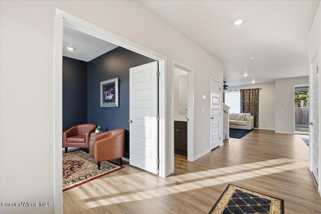 457 E Burdock LOOP, Hayden, ID 83835