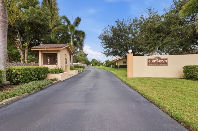 3191 GLEN ELYN BOULEVARD 4, Sarasota, FL 34237