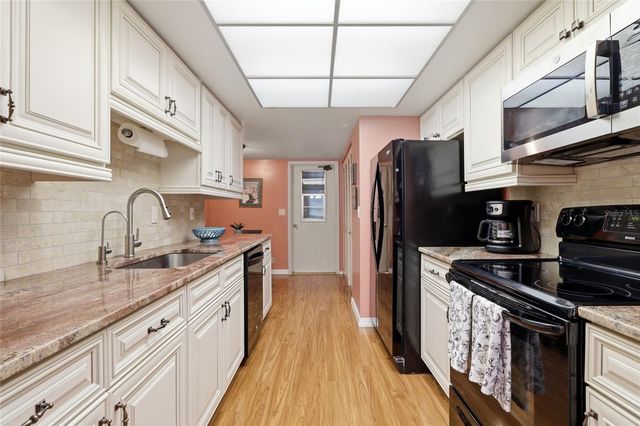 3191 GLEN ELYN BOULEVARD 4, Sarasota, FL 34237
