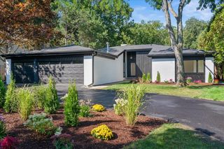 1666 Cloverdale Avenue, Highland Park, IL 60035