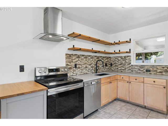 1215 Ne 81ST Ave, Portland, OR 97213