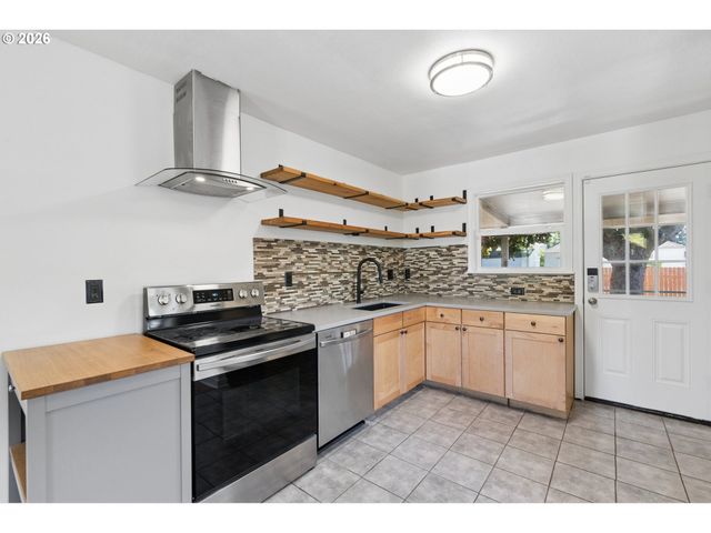 1215 Ne 81ST Ave, Portland, OR 97213