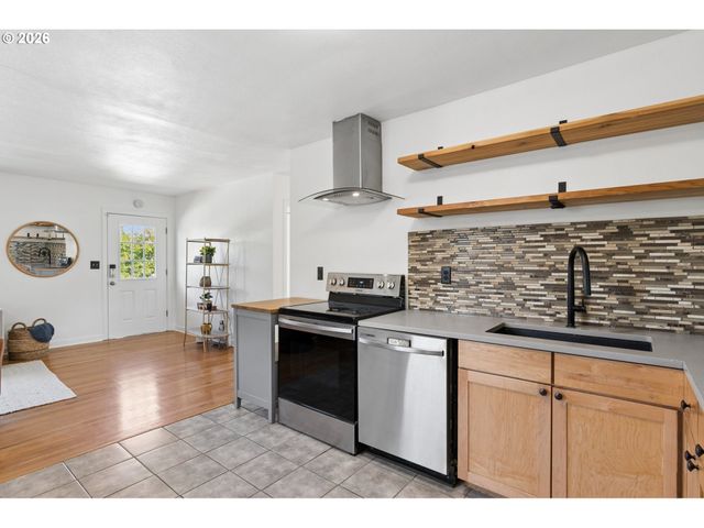 1215 Ne 81ST Ave, Portland, OR 97213