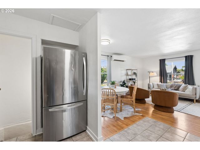 1215 Ne 81ST Ave, Portland, OR 97213