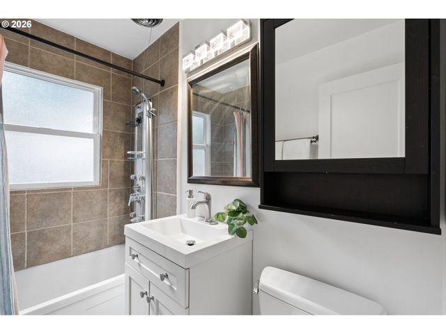 1215 Ne 81ST Ave, Portland, OR 97213