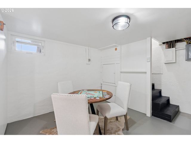 1215 Ne 81ST Ave, Portland, OR 97213