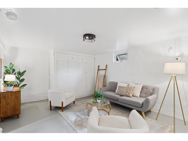 1215 Ne 81ST Ave, Portland, OR 97213