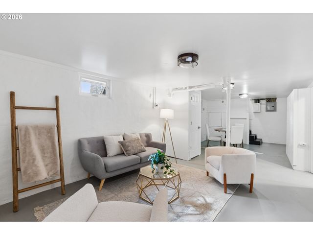 1215 Ne 81ST Ave, Portland, OR 97213