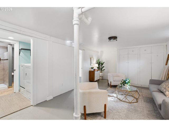 1215 Ne 81ST Ave, Portland, OR 97213