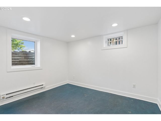 1215 Ne 81ST Ave, Portland, OR 97213