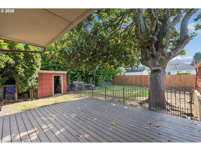 1215 Ne 81ST Ave, Portland, OR 97213
