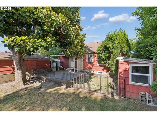 1215 Ne 81ST Ave, Portland, OR 97213