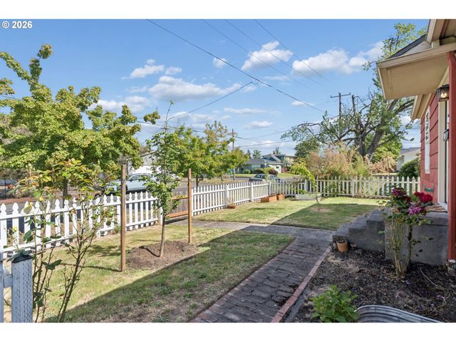 1215 Ne 81ST Ave, Portland, OR 97213