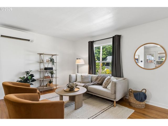 1215 Ne 81ST Ave, Portland, OR 97213