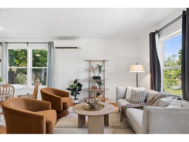 1215 Ne 81ST Ave, Portland, OR 97213