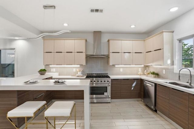 933 Felicidad Court, San Jose, CA 95117