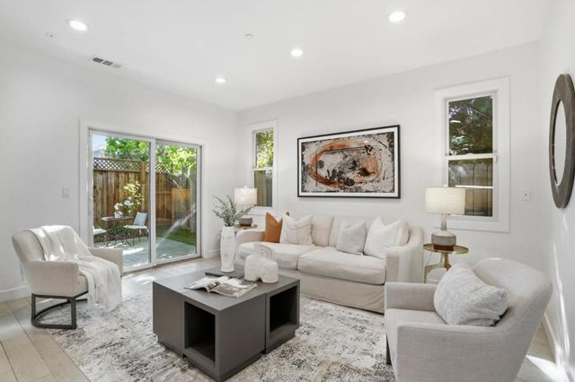 933 Felicidad Court, San Jose, CA 95117