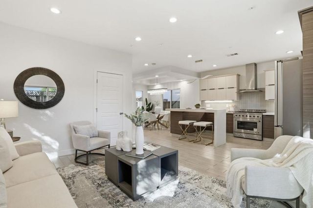 933 Felicidad Court, San Jose, CA 95117