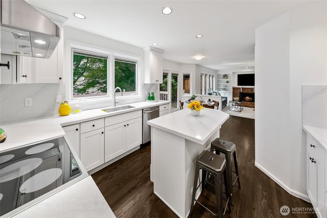 1911 224th Place NE, Sammamish, WA 98074