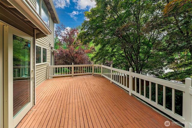1911 224th Place NE, Sammamish, WA 98074