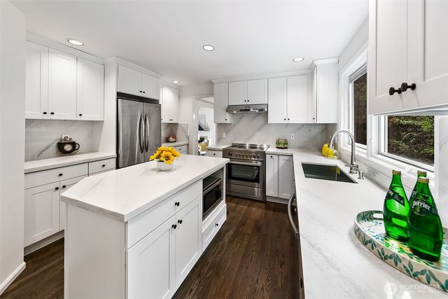 1911 224th Place NE, Sammamish, WA 98074