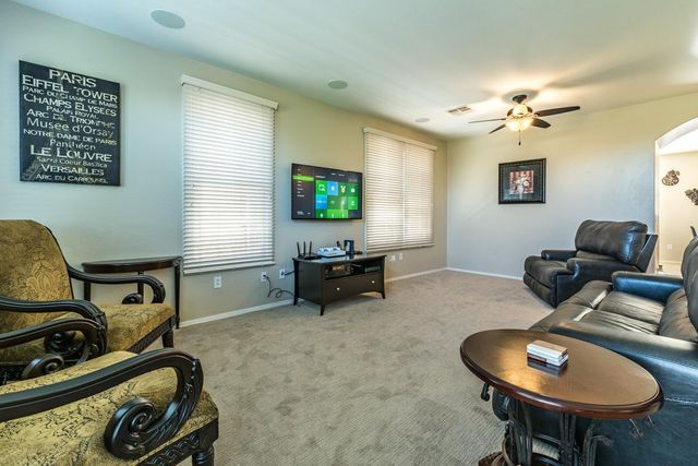 1628 E Canyon Creek Drive, Gilbert, AZ 85295