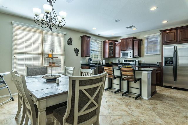 1628 E Canyon Creek Drive, Gilbert, AZ 85295
