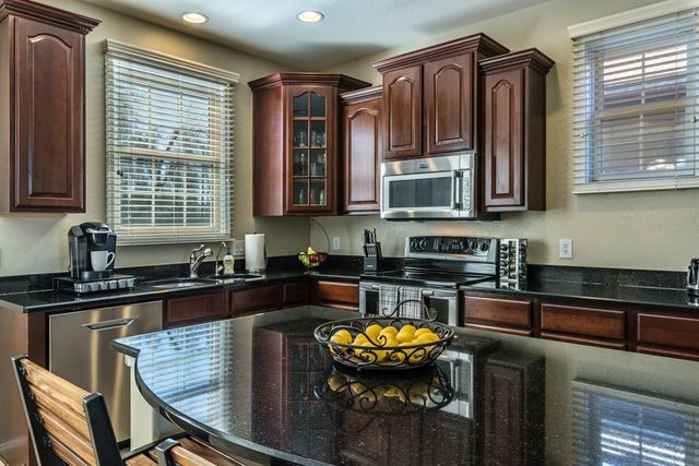 1628 E Canyon Creek Drive, Gilbert, AZ 85295