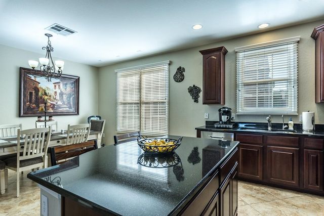 1628 E Canyon Creek Drive, Gilbert, AZ 85295