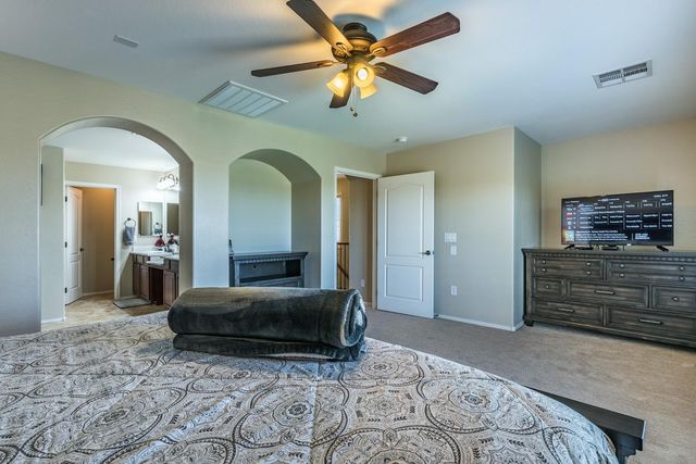 1628 E Canyon Creek Drive, Gilbert, AZ 85295