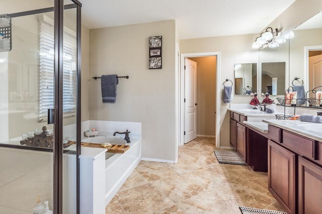 1628 E Canyon Creek Drive, Gilbert, AZ 85295