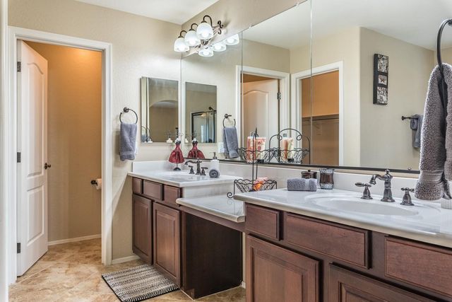 1628 E Canyon Creek Drive, Gilbert, AZ 85295