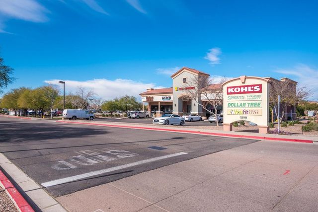 1628 E Canyon Creek Drive, Gilbert, AZ 85295