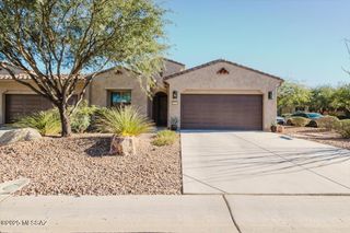 1110 N Broken Hills Drive, Green Valley, AZ 85614
