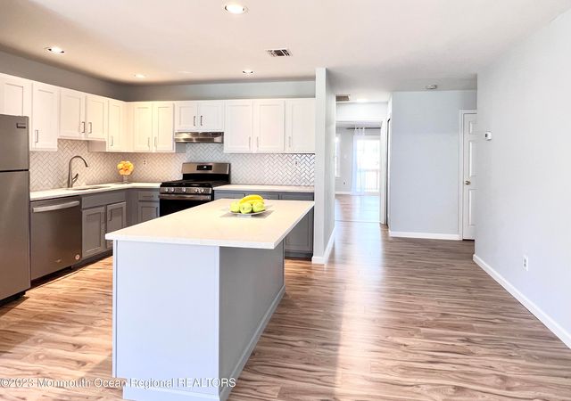 159 Tanglewood Place, Morganville, NJ 07751