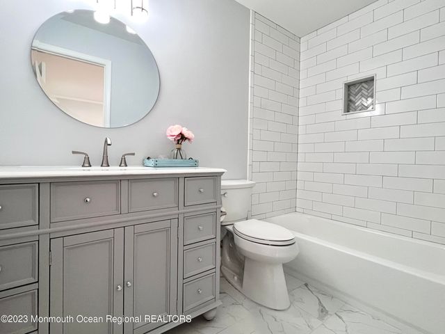 159 Tanglewood Place, Morganville, NJ 07751