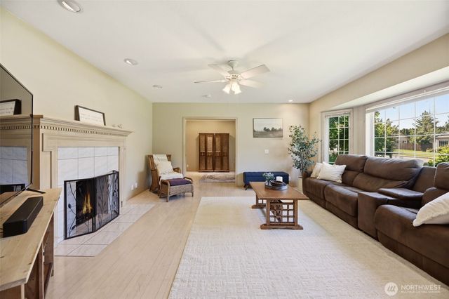 4225 Montgomery Place, Mount Vernon, WA 98274